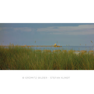 0821 Grömitz Bilder - Seebrücke hinter Dünengras